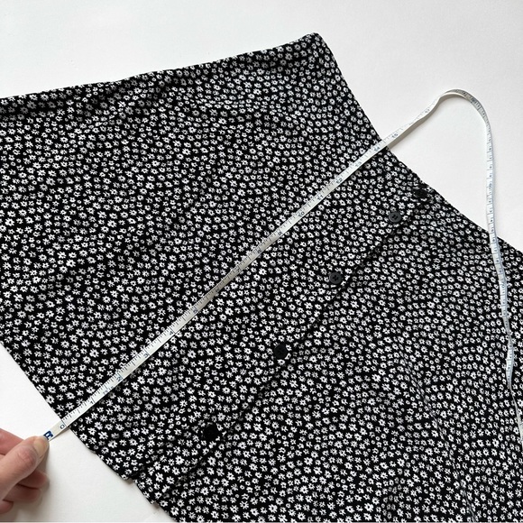 [SOLD] BLACK Daisy Floral Button Down Low Waisted Mini Skirt size 8 - Picture 7 of 11